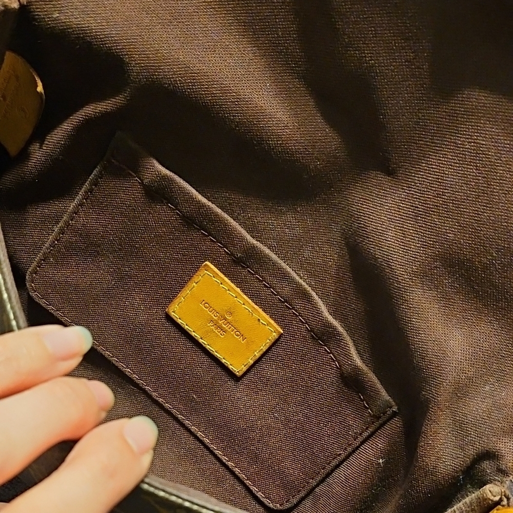 Louis Vuitton Classic Monogram Crossbody Bag - Picture 4 of 7